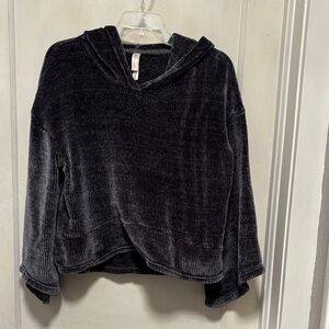 Gillian & O’Malley Cozy Hooded Knitted Crochet Women's Top Bell Sleeves Medium